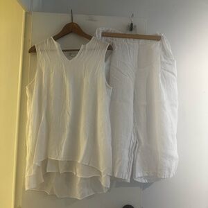 White Linen Sleeveless Top and Capris Set - Beautiful and in new like condition